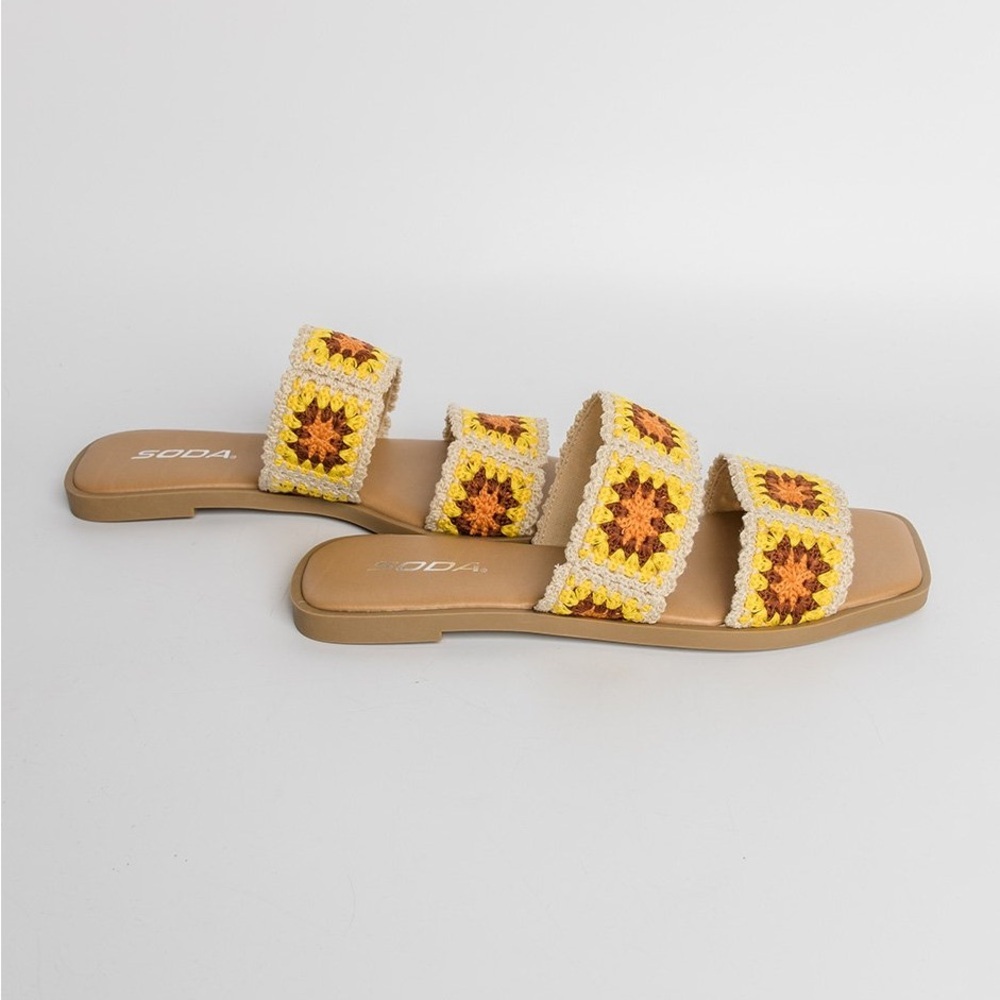 Soda Womens Crochet Slide Sandals Size 8 Yellow Sunflower Boho Chic Square Toe - Picture 2 of 7